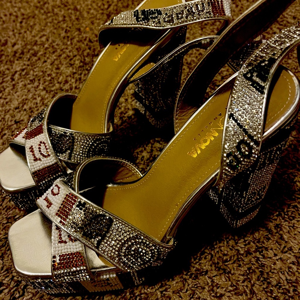 Size 7 Fashionable Toe out heels